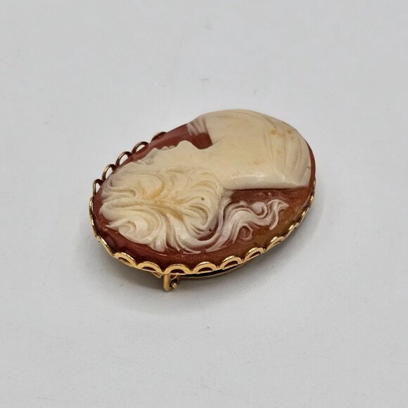 Vintage Carved Cameo Victorian Style Gold-Tone Scallopped Edge Frame Scarf Clip - Picture 4 of 8